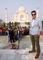 Tom Cruise at the Taj Mahal, Delhi on 3rd Dec 2011 (6).JPG